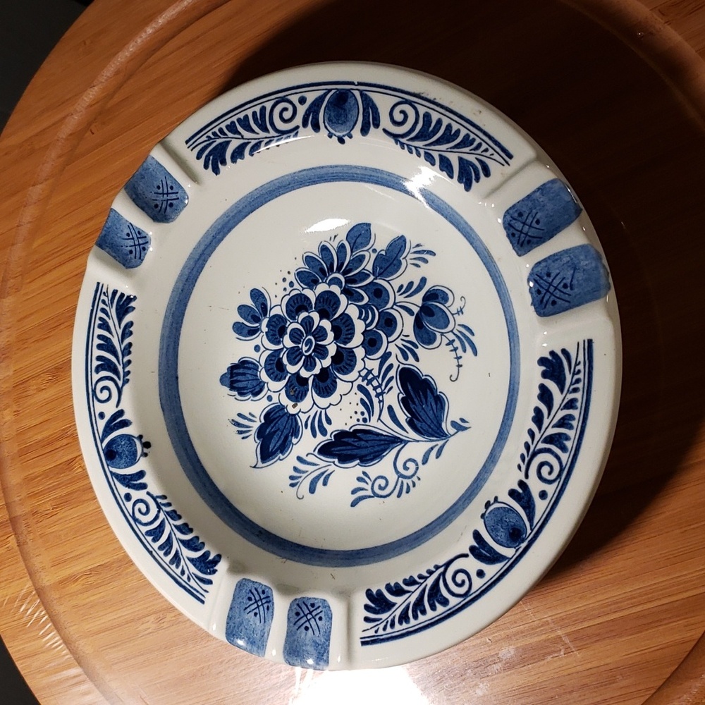 Ashtray vtg hand painted Holland 7.5 in BLAUW DELFTS